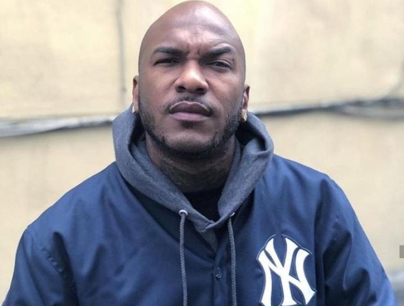 ¡Una ‘Vaina’ Fuerte! Sujeto Oro Encara a Presunto Ladrón en su Propia Casa Una Vaina Fuerte Sujeto Oro Encara a Presunto Ladrón en su Propia Casa