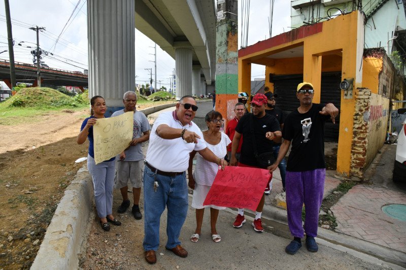 ¡Qué ‘vaina’! Comerciantes de Los Alcarrizos se cansaron de esperar el pago por la Línea 2C del Metro Comerciantes de Los Alcarrizos se cansaron de esperar el pago por la Línea 2C del Metro