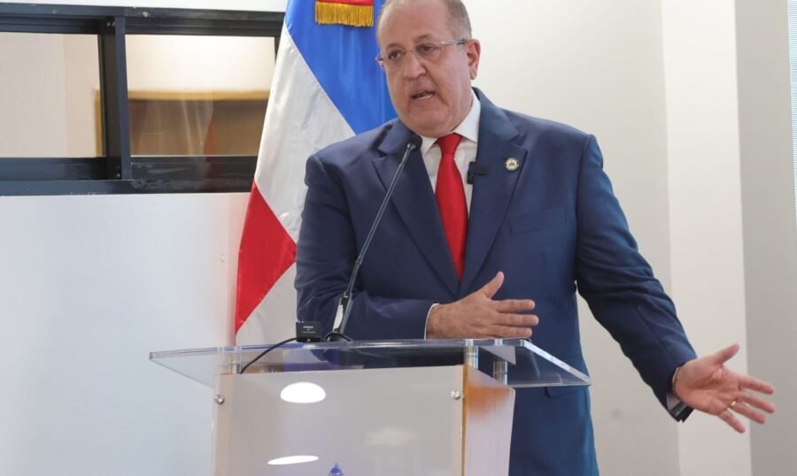 ¡Magín Díaz ‘destapa el pastel’! La economía dominicana: los mismos ‘rollos’ de hace 22 años Magín Díaz destapa el pastel: la economía dominicana con los mismos problemas de hace 22 años