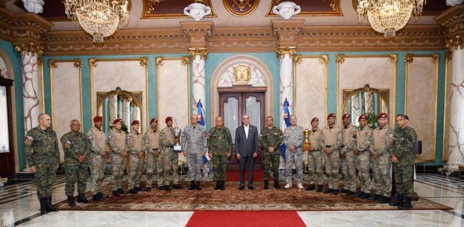 ¡Dique ‘Bacano’! Abinader asciende a los Campeones de ‘Fuerza Comando’ en Paraguay Abinader asciende a los Campeones de Fuerza Comando en Paraguay