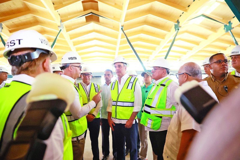 El Presidente en el Cibao: Abinader Promete Inversiones y Enfrenta Retos en Santiago