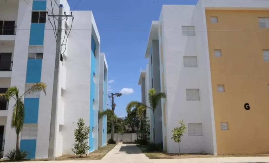 La Vaina de la Vivienda Feliz: Abinader estima 500 mil inscritos, un tema que da de que hablar!