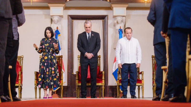La ‘Vaina’ del Palacio: Abinader Pide Sabiduría en Jornada de Oración Abinader Pide Sabiduría y Fortaleza en Jornada de Oración para Servidores Públicos