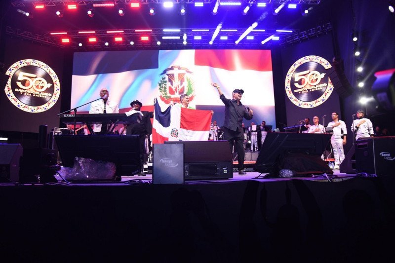 ¡Qué ‘Vaina’! Heridos en Show de Ramón Orlando en el Olímpico por Cañón de Serpentinas Que Vaina! Heridos en Show de Ramon Orlando en el Olimpico por Cañon de Serpentinas