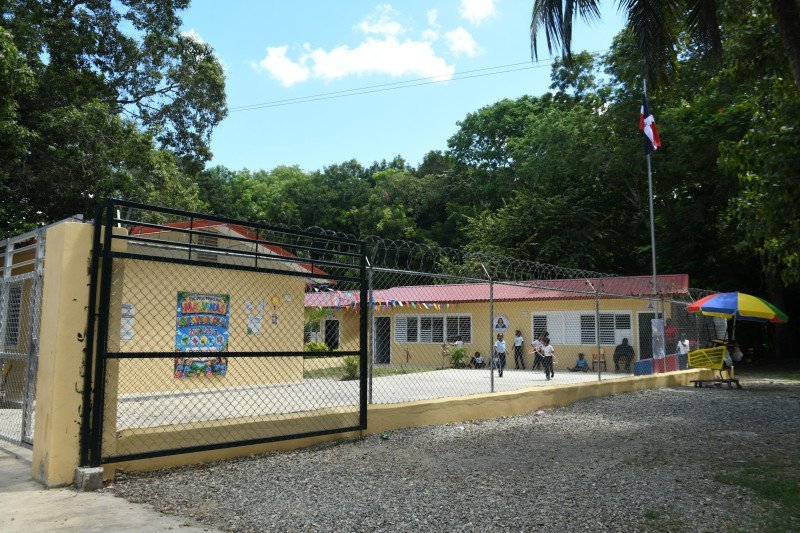El ‘Calorón’ de las Aulas Modulares: ¡Una Vaina insoportable para el tigueraje! El Calor de las Aulas Modulares: Una Situación Inapropiada para los Estudiantes