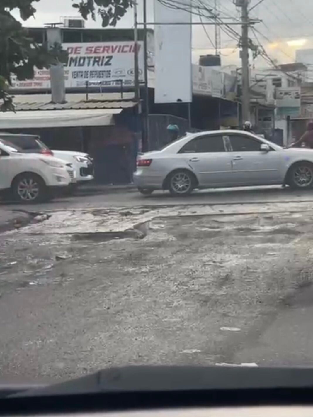 ¡Qué ‘Vaina’ de Hoyos! Calles de Santo Domingo Oeste con un ‘Sinnúmero’ de Problemas Calles de Santo Domingo Oeste con un sinnúmero de problemas