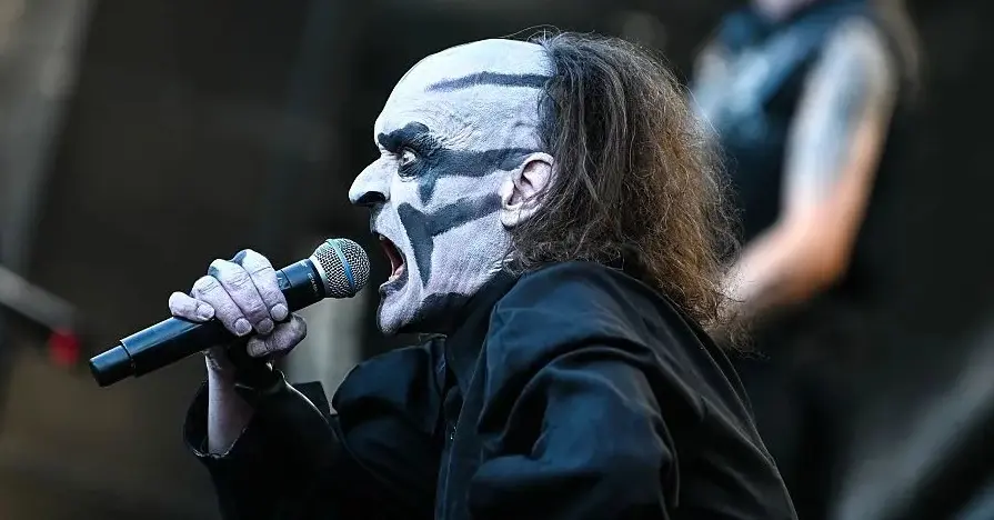 Luto en el Coro por la Muerte de Bruno Kramm, Teclista de Das Ich