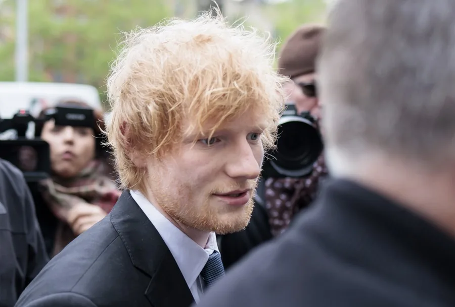 ¡Se armó la ‘vaina’! Protesta contra Robert Kraft por ‘sacar’ a Macklemore de gira de Ed Sheeran Protesta contra Robert Kraft por exclusión de Macklemore en gira de Ed Sheeran
