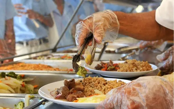 El costo del almuerzo escolar y los desafíos de los suplidores