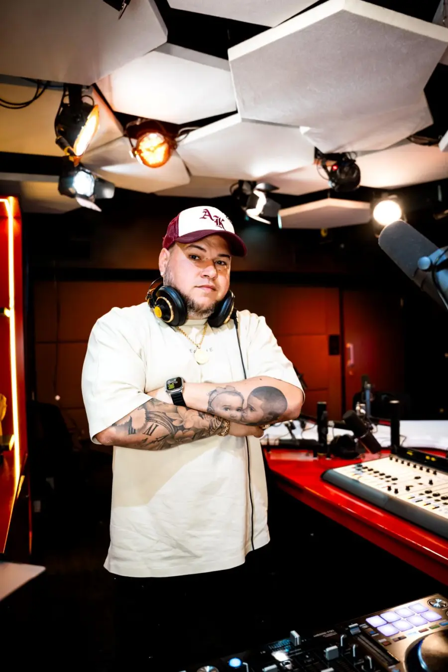 DJ Scuff: El ‘Bacano’ detrás de los Millones en YouTube DJ Scuff: El fenomeno detras de los Millones en YouTube