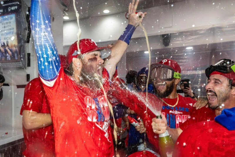 Philadelphia Phillies Aseguran el Comodín y se Enfrentarán a los Bravos