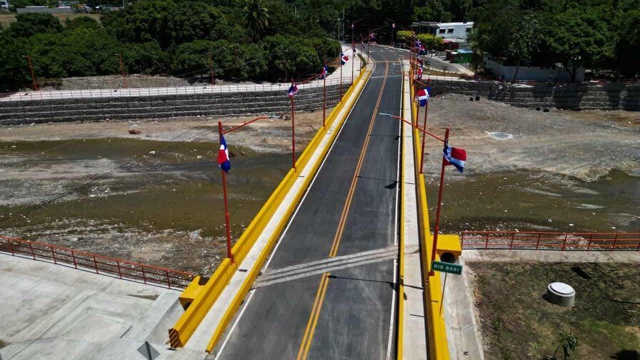 ¡Qué ‘Vaina’! El Puente Los Hierros Abre en Baní Tras 40 Años de Espera El Puente Los Hierros Abre en Bani Tras 40 Anos de Espera