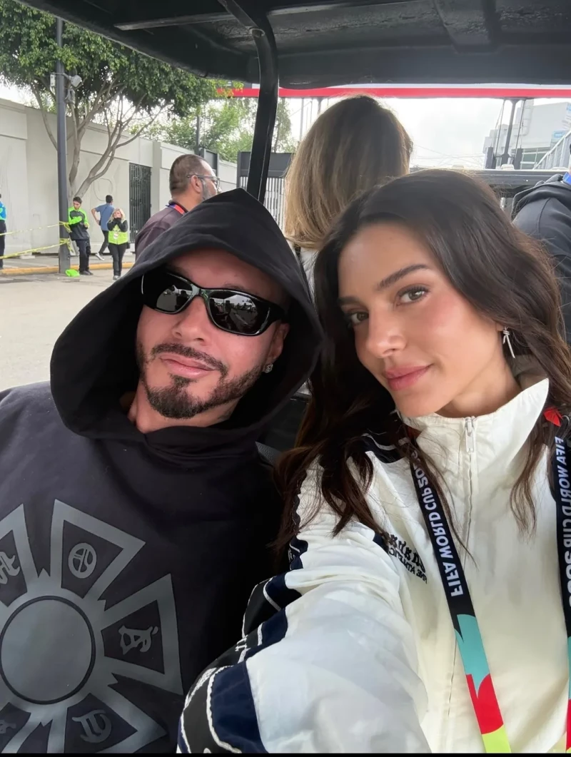 J Balvin: ¡Un ‘flow’ de altura al felicitar a su ex, Valentina Ferrer! J Balvin: Un flow de altura al felicitar a su ex, Valentina Ferrer