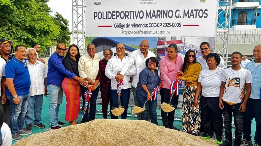 ¡Bacano! Indesur Pone a Brillar Cancha en Barahona con Inversión de Peso Indesur Pone a Brillar Cancha en Barahona con Inversión de Peso