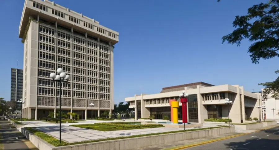 ¡La Economía Dominicana ‘Bomba’! Peso Fuerte y Un Viaje de Inversión Extranjera La Economia Dominicana Bomba Peso Fuerte y Un Viaje de Inversion Extranjera