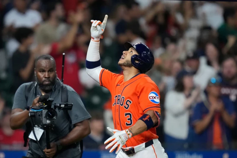 Jeremy Peña Anota su Jonrón 20: Astros Dominan a Kansas