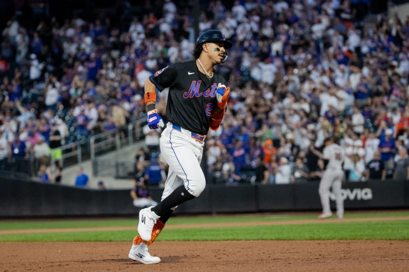 Mets ganan a Giants con jonrones de Lindor y Alvarez 10-6