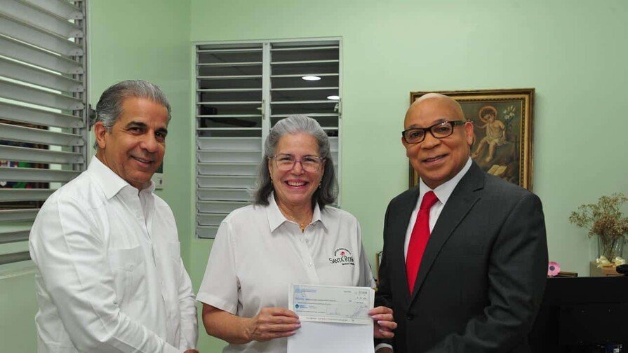 Marino Zapete Dona Indemnizacion a Estudiantes Sordos