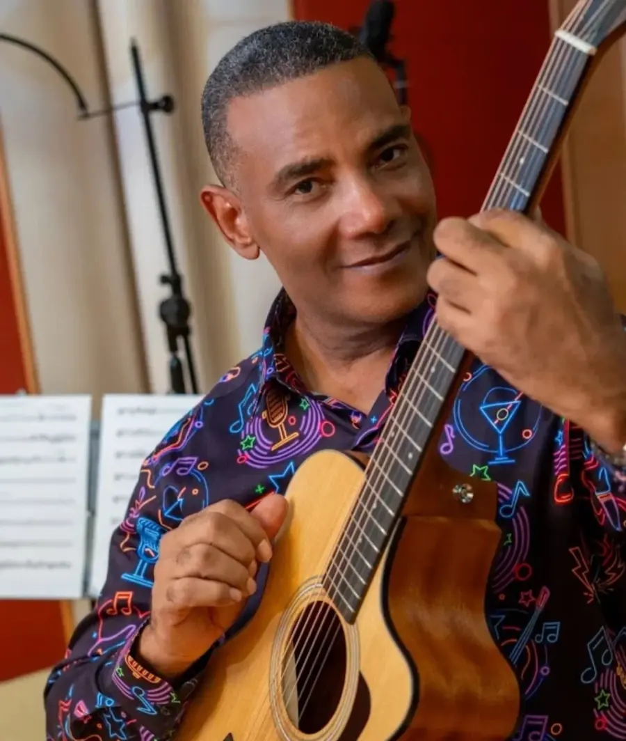 La ‘Vaina’ Empírica de la Bachata: Mártires de León Suelta el Klk La Esencia Empírica de la Bachata según Mártires de León
