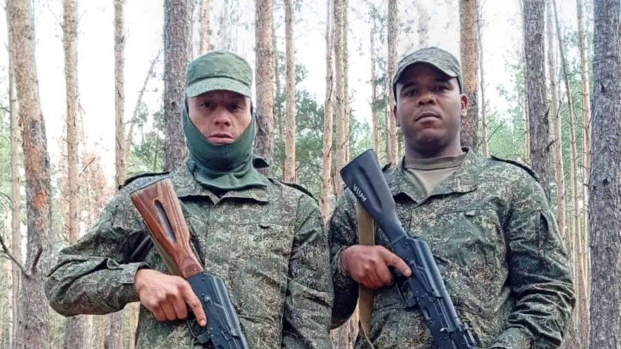 Dominicano en la guerra: ‘¡La vaina está fuerte!’ junto a su pana colombiano Dominicano en la guerra: ¡La situación está fuerte! junto a su compañero colombiano