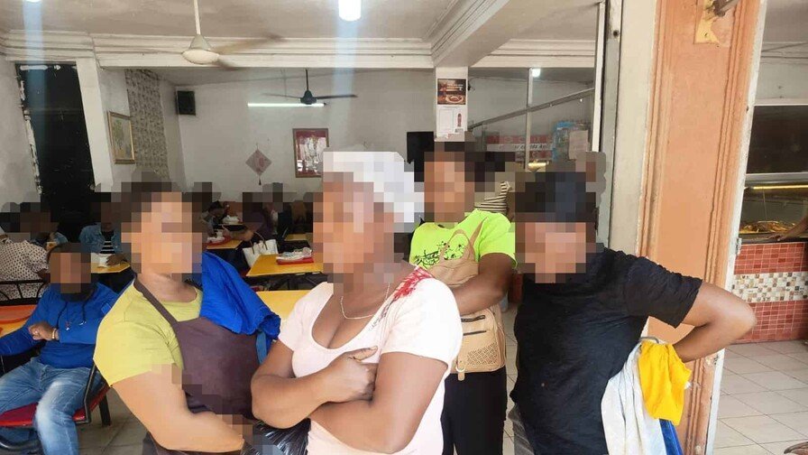 ¡Klk! Migración en los ‘Pica Pollos’ del Gran Santo Domingo: Un Operativo con ‘Tumbao’ Migración en los Pica Pollos del Gran Santo Domingo: Un Operativo de Verificación