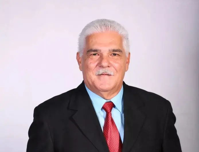 ¡Santiago de luto! Se nos fue un ‘duro’ de la crónica de arte, Claudio Concepción Santiago de luto Lamentamos la partida de Claudio Concepción, figura clave de la crónica de arte
