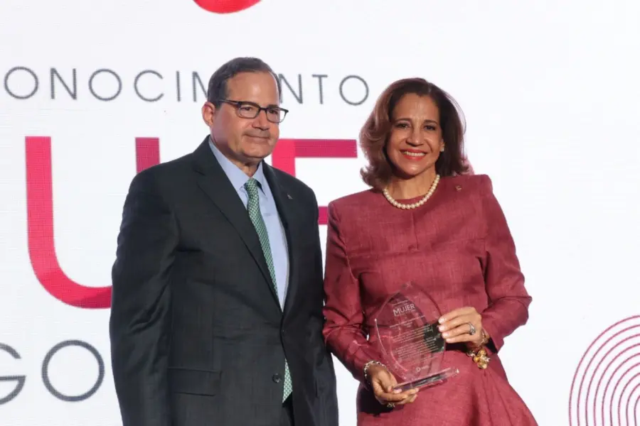 ¡Qué Vaina Bacana! Mujeres Dominicanas Brillan en Finanzas del Patio Mujeres Dominicanas Brillan en Finanzas del Patio