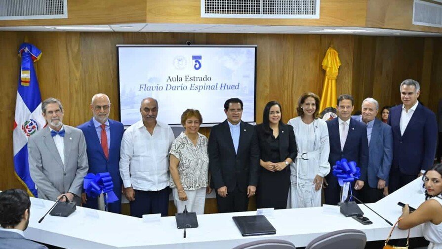 ¡Qué ‘vaina’ bacana! La PUCMM inaugura un aula-estrado para la Justicia que es ‘otro nivel’ La PUCMM inaugura aula estrado para la Justicia
