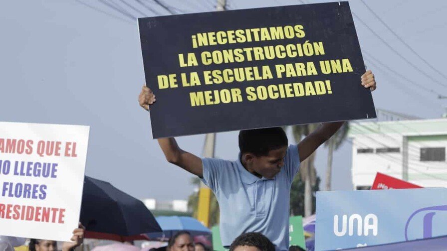 ¡La vaina está en candela! Las Flores se tira a la calle por su escuela Las Flores se tira a la calle por su escuela
