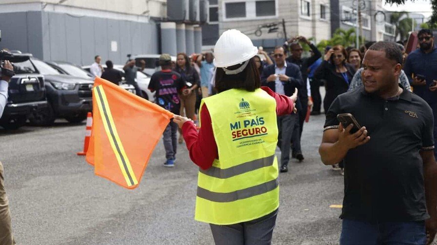 ¡’Klk’ con el Simulacro! Millones de Dominicanos se Preparan para un Terremoto Simulacro Nacional Millones de Dominicanos se Preparan para un Terremoto