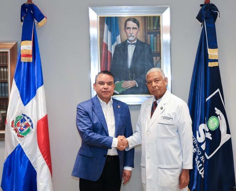 ¡El SNS se pone las pilas! Juramenta ‘nuevos directores’ para Padre Billini y Morillo King: un ‘paso pa’ lante’ en la salud El SNS juramenta nuevos directores para Padre Billini y Morillo King: un paso adelante en la salud