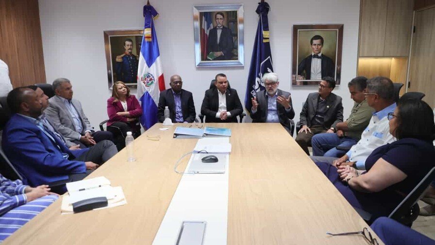 El SNS y Sociedades Médicas Se Juntan para Frenar la Mortalidad Materna y Neonatal