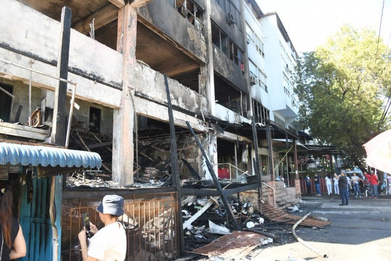 ¡Qué ‘Vaina’! Incendio Devastador Frente a la UASD Deja Familias en el Aire Incendio Devastador Frente a la UASD Deja Familias en el Aire