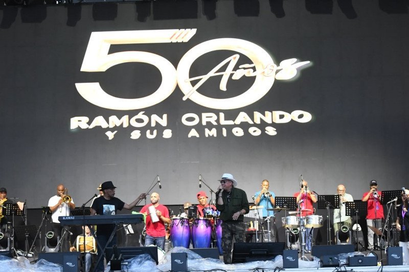¡’A fuego’! Ramón Orlando arma un ‘coro’ épico por sus 50 años en el Olímpico Ramon Orlando arma un coro epico por sus 50 anos en el Olimpico