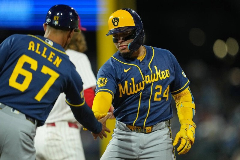 Milwaukee le hace la chercha a Filis y aplaza su coro de Playoffs