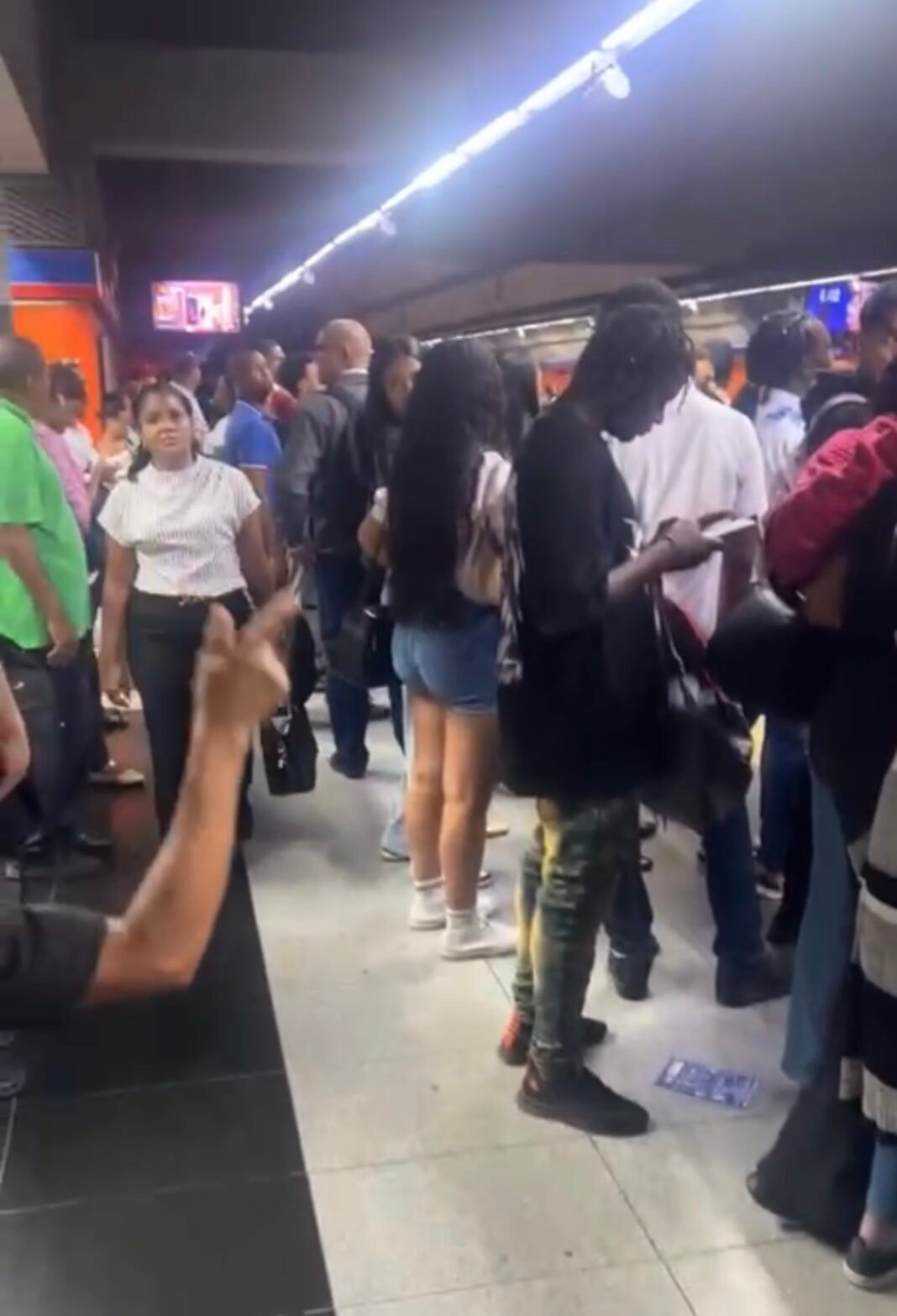 ¡’Tapón’ humano en la Freddy Beras Goico: El ‘show’ de cada día en el Metro! Tapon humano en la Freddy Beras Goico: El show de cada dia en el Metro