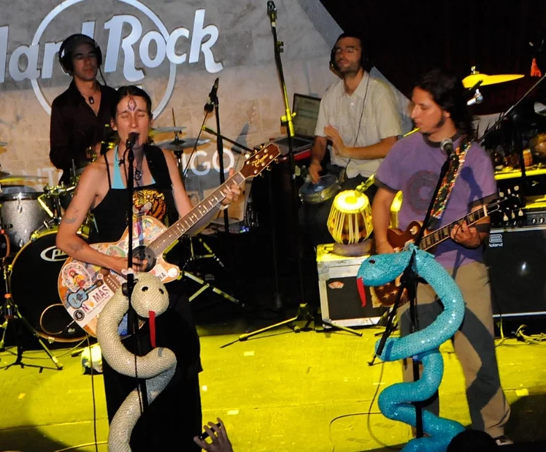 Aterciopelados suelta un ‘Palo’ con Manuel Medrano: ‘No Necesito’ Revive con un ‘Coro’ de Generaciones Aterciopelados suelta un Palo con Manuel Medrano: No Necesito Revive con un Coro de Generaciones