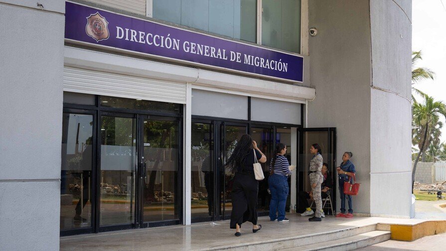 El Coro se Pica Auditoría a Migración Destapa 150 Vehículos Desaparecidos y RD$553 MM en Compras Irregulares