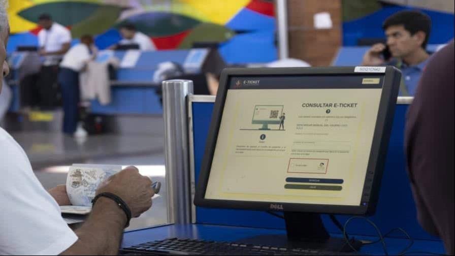 Avería en la Plataforma de Migración: ¡Un ‘Lío’ para el E-ticket y los Viajeros! Averia en la Plataforma de Migracion: Un Lio para el E-ticket y los Viajeros
