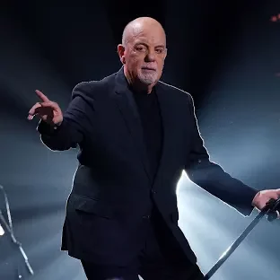 Billy Joel ‘Bajao’ por la Hidrocefalia: ¡Un Trago Amargo para el ‘Piano Man’! Billy Joel afectado por la Hidrocefalia, un Trago Amargo para el Piano Man