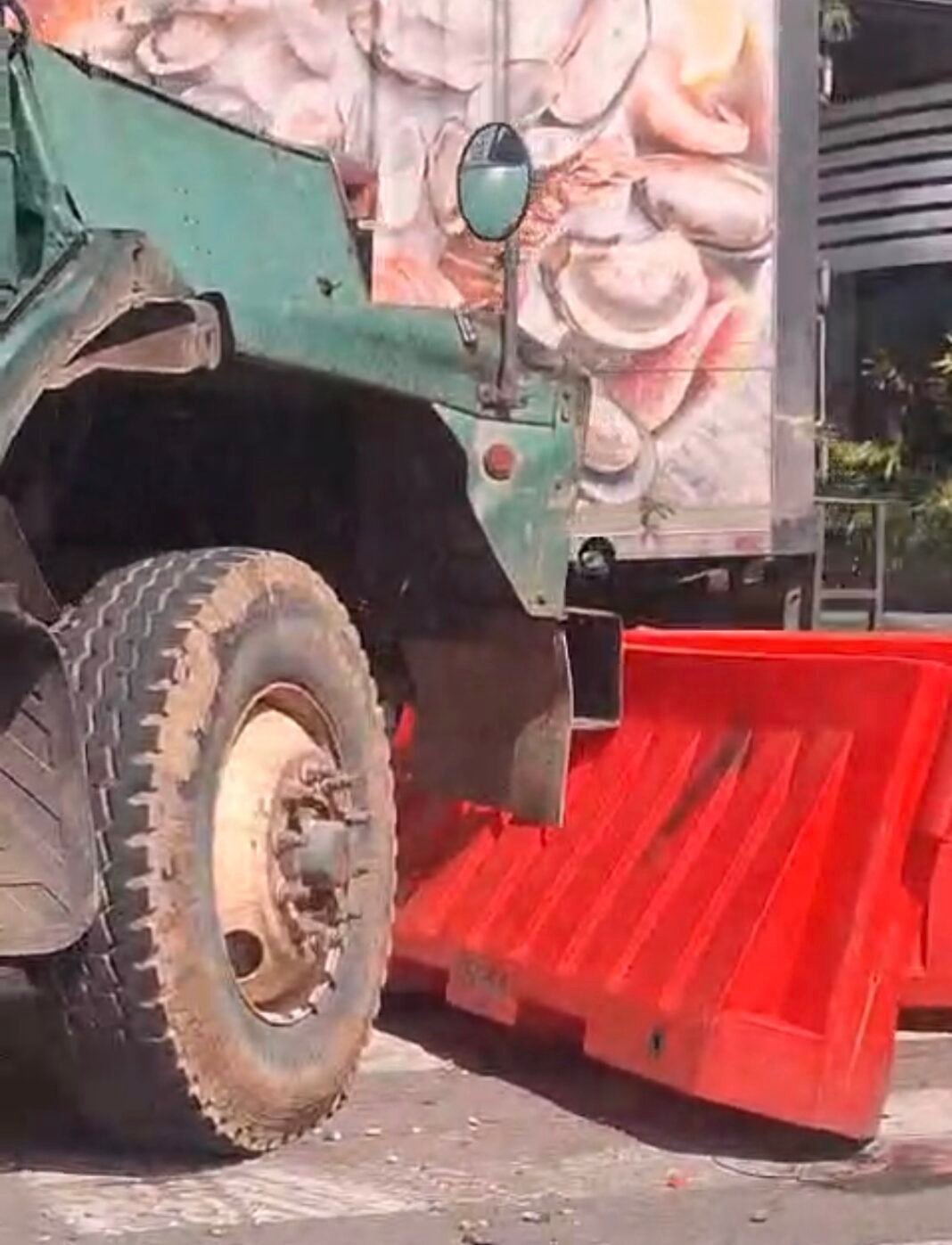 Camionero atenta contra el ordenamiento vial en la Núñez de Cáceres