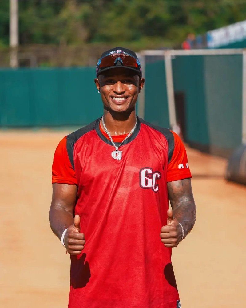 Carlos Jorge La vaina de extrañar a mama por el beisbol