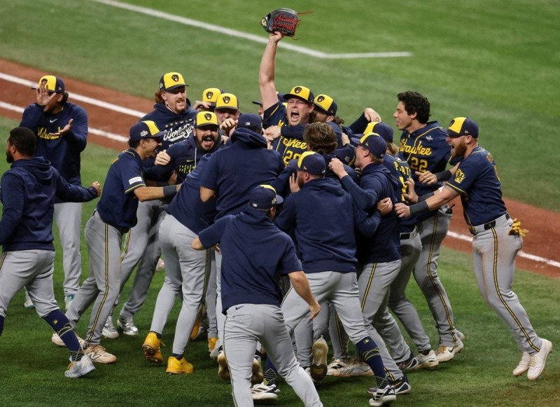 ¡Qué ‘clase’ de pitcheo! Cerveceros se coronan campeones de la Serie Mundial Que clase de pitcheo Cerveceros se coronan campeones de la Serie Mundial
