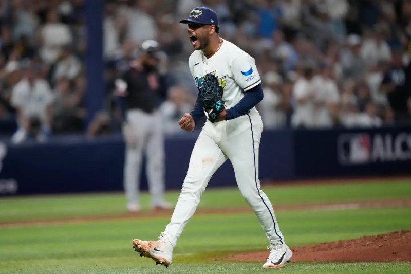 La Serie Mundial se Puso Interesante: ¿Podrán los Rays Remontar ante los Cerveceros?