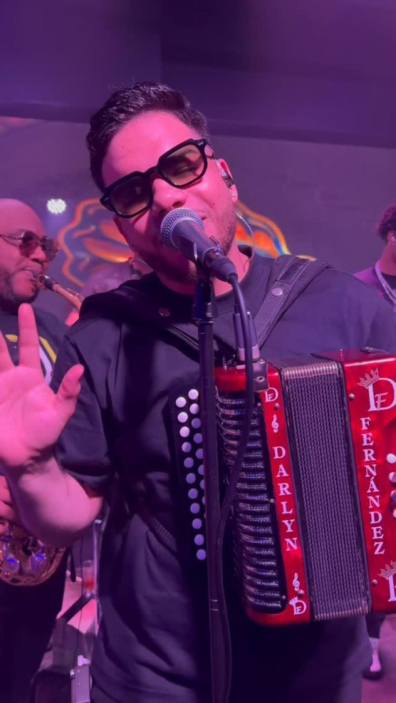 ¡Qué vaina! Darlyn Fernández, el acordeonista de Nexo, nos deja de un ‘infarto’ en plena gira Darlyn Fernandez el acordeonista de Nexo nos deja de un infarto en plena gira