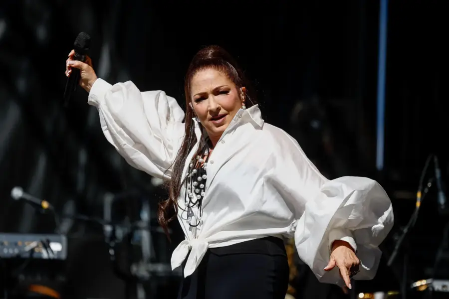 ¡Pila de ‘cuartos’! La fortuna de los artistas latinos que rompen la liga La fortuna de los artistas latinos que rompen la liga