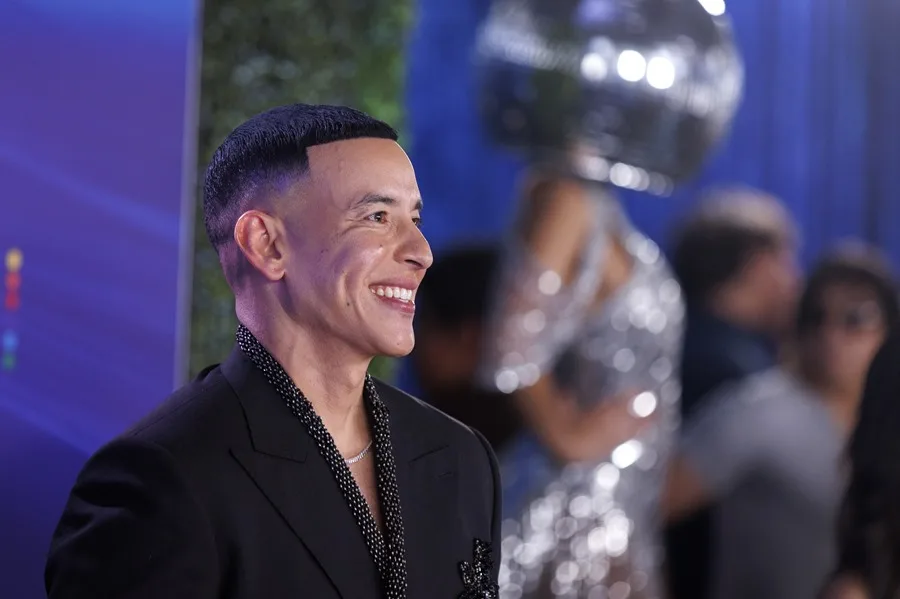 Daddy Yankee lanza La Postal el nuevo album de amor