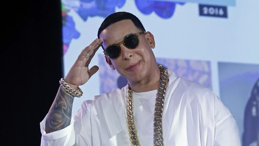 ¡Daddy Yankee suelta un ‘Palo’ con ‘La Postal’! Un Álbum que es un viaje ‘jevi’ Daddy Yankee lanza su álbum 'La Postal': Un viaje sonoro y conceptual