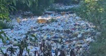 Manoguayabo: ¡Qué ‘vaina’ de cañada! Residentes en alerta máxima por inundaciones Manoguayabo: Cañada Abarrotada de Basura Provoca Riesgo de Inundaciones