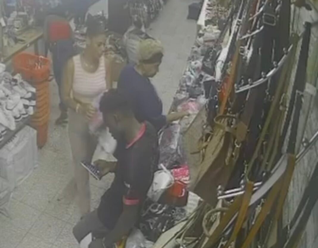 ¡Vaina gorda! Denuncian ‘robo’ en Keniya Fashion de la Duarte Denuncian robo en Keniya Fashion de la Duarte